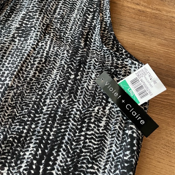 Brand New! Violet & Claire Blouse Sleeveless - Picture 4 of 4